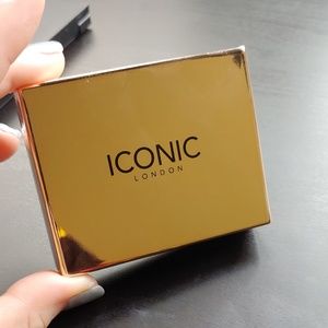 Iconic London Eyebrow Cushion in Medium